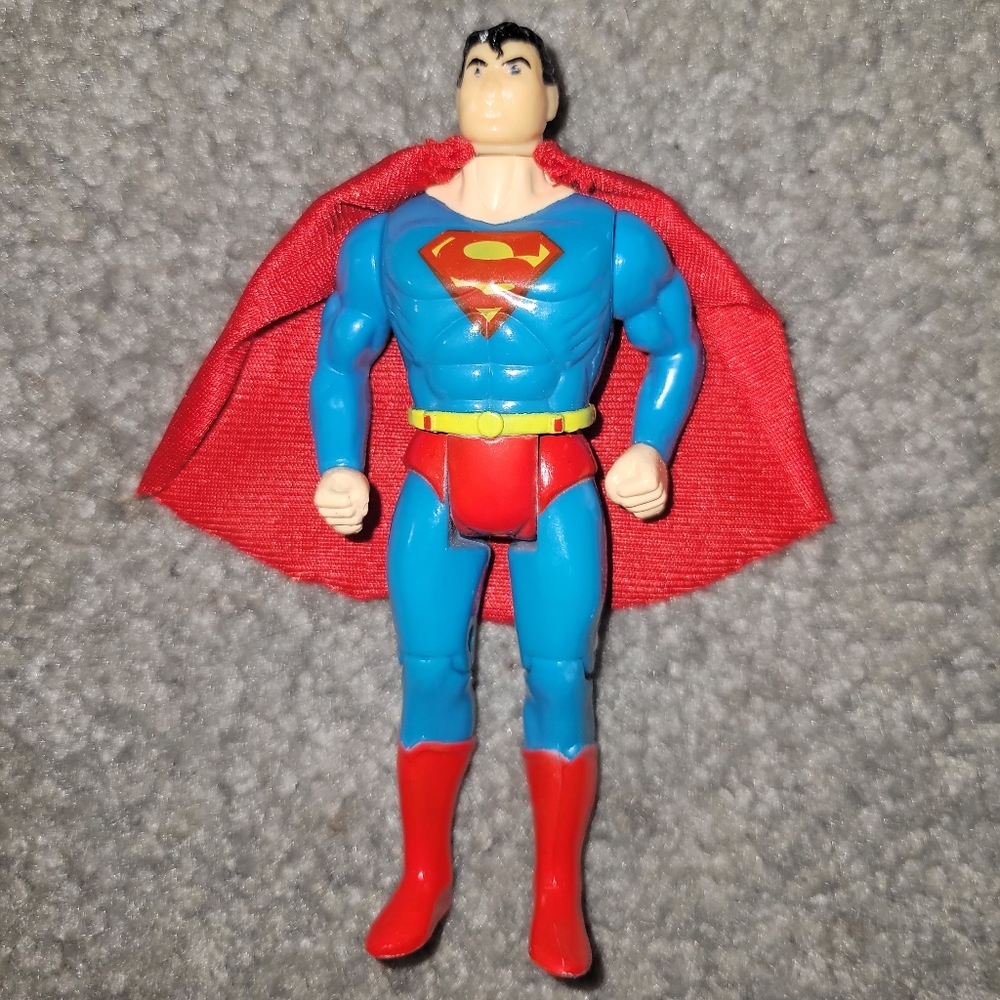 KENNER SUPER POWERS 1980'S DC COMICS SUPERMAN ACTION FIGURE WITH CAPE